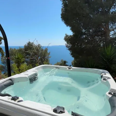 Maison , Vue Mer, Jacuzzi, 8 Personnes * Roses